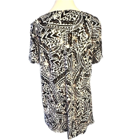 Women’s Knit Short Sleeve Top with Lace - Size Large - Picture 2 of 3